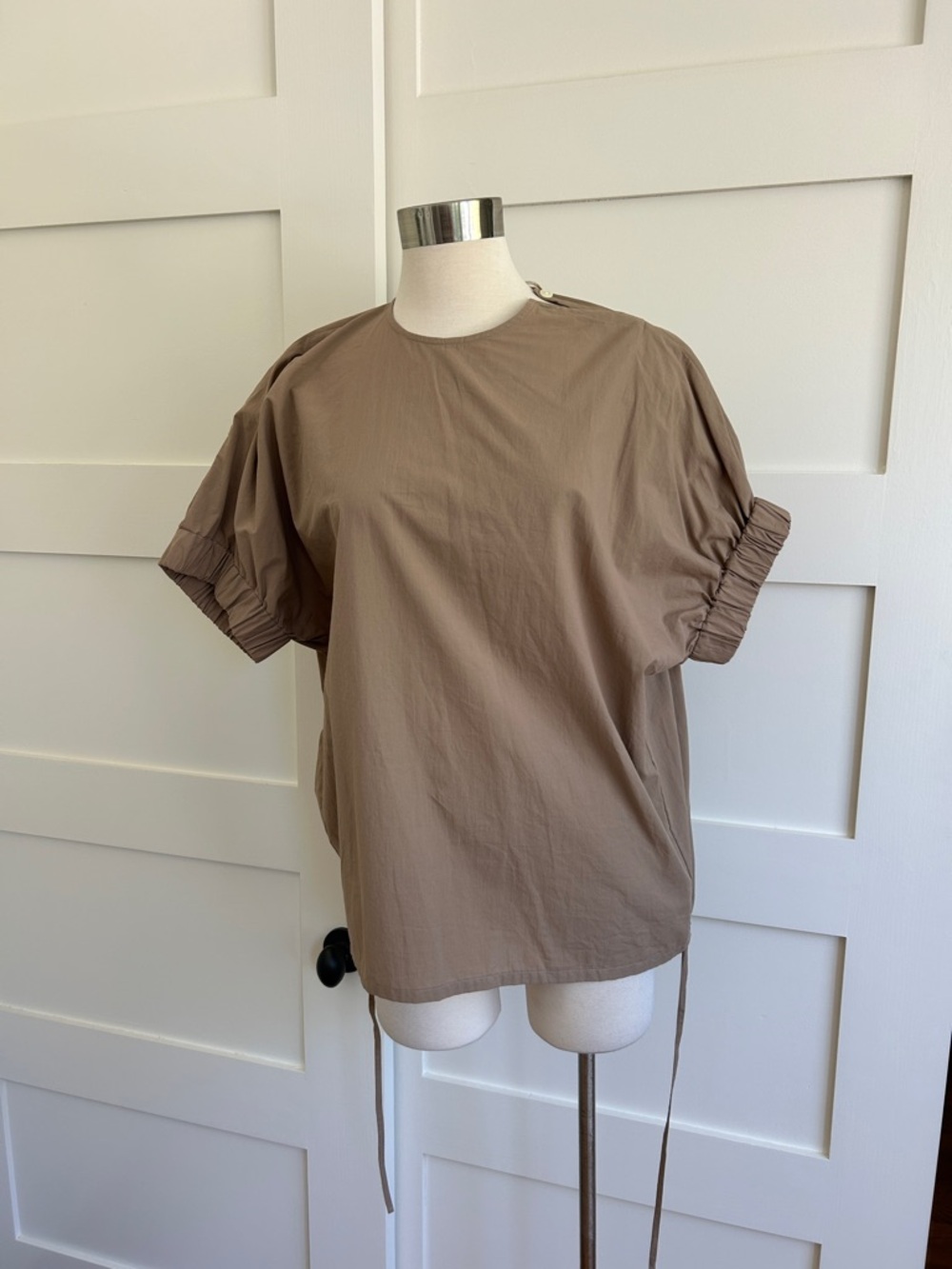 NICO- Nicholson&Nicholson- NWT Madelene beige top